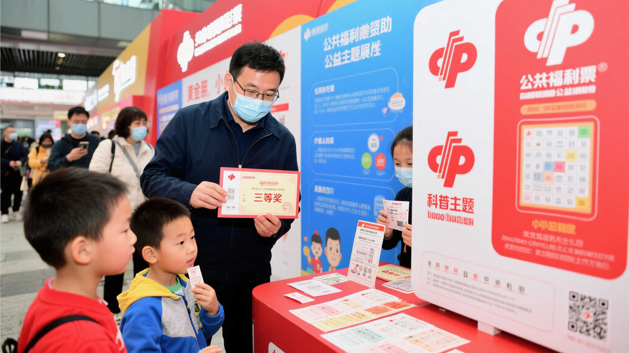 相约金秋,邂逅福彩盛会——银川国际花博园的精彩之旅 一位来自本地家庭旅客田先生表示,他此前从